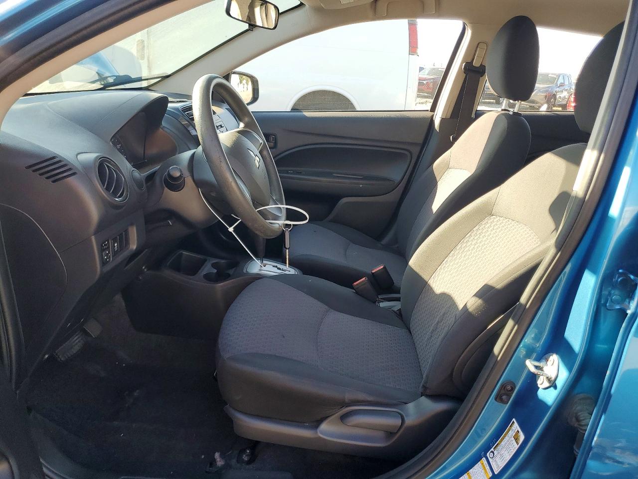 Mitsubishi Mirage Es
