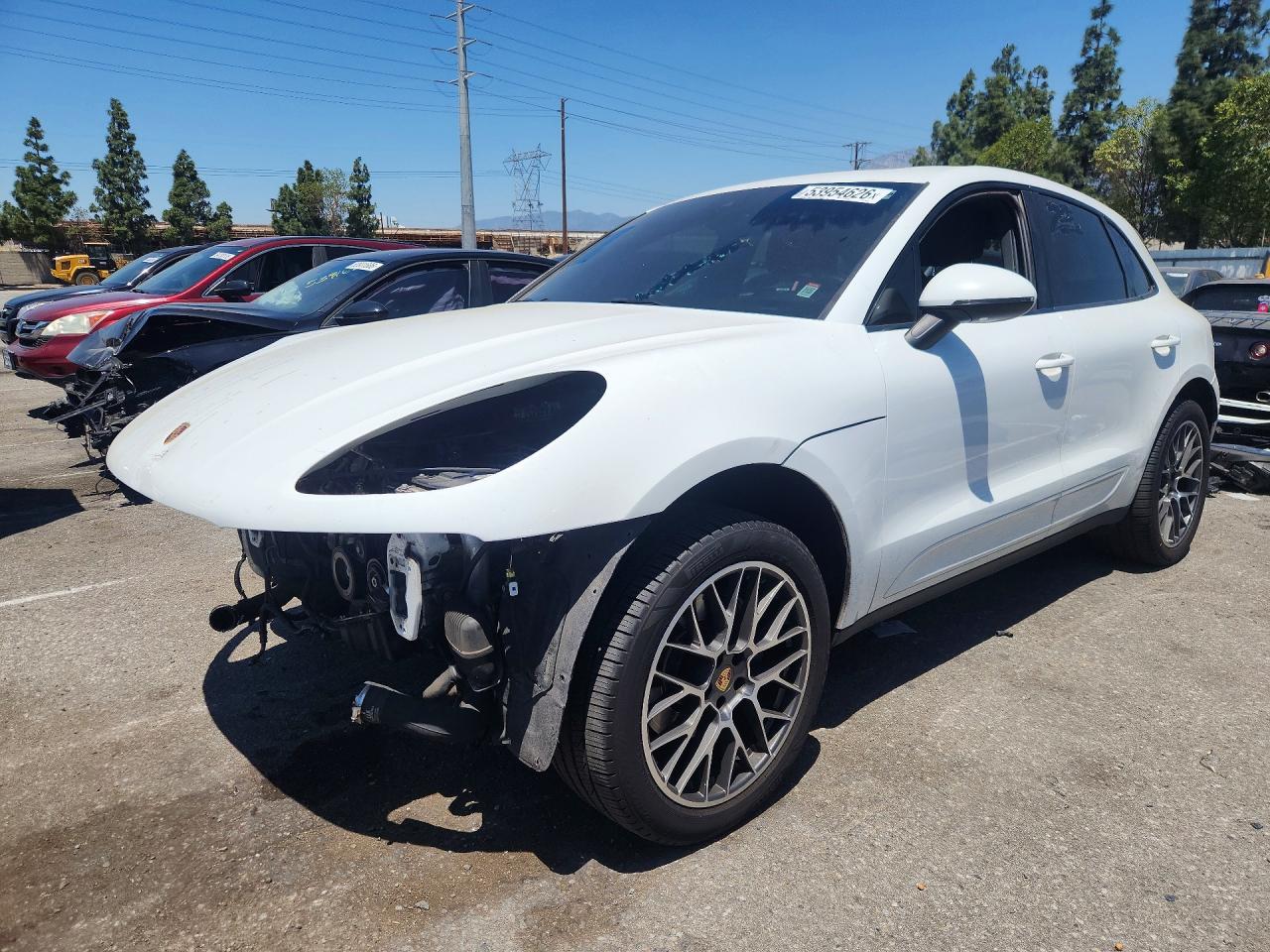 Salvage Porsche Macan Image