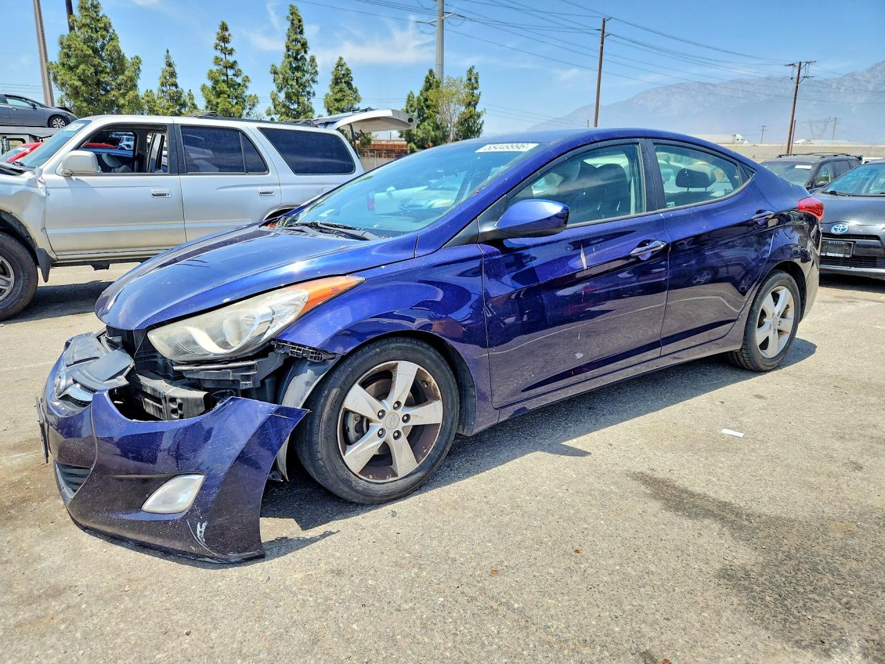 Salvage Hyundai ELANTRA Image