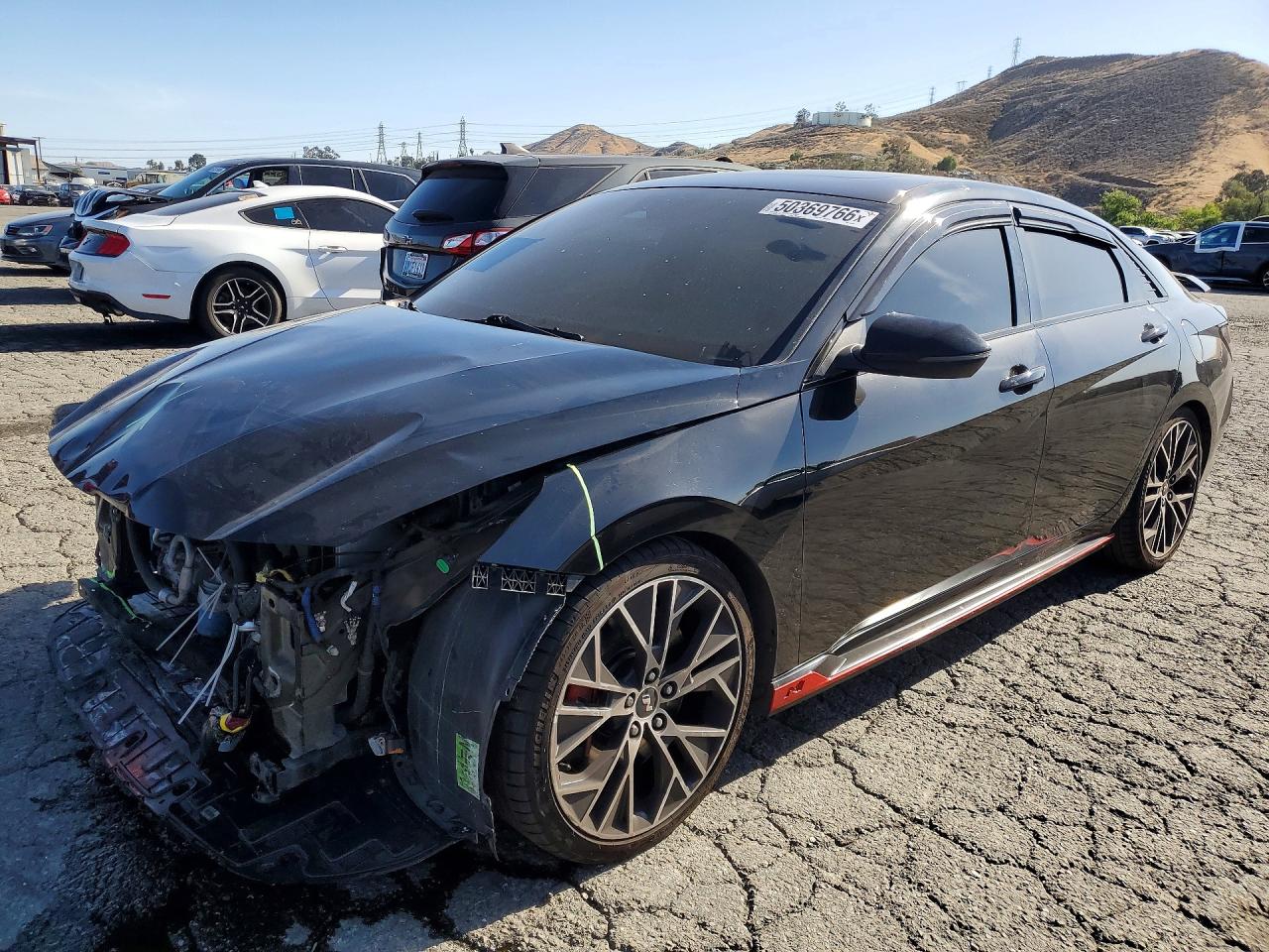 Salvage Hyundai ELANTRA Image