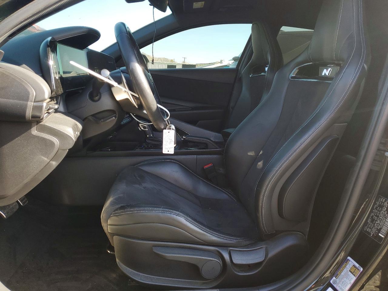 Hyundai ELANTRA Base