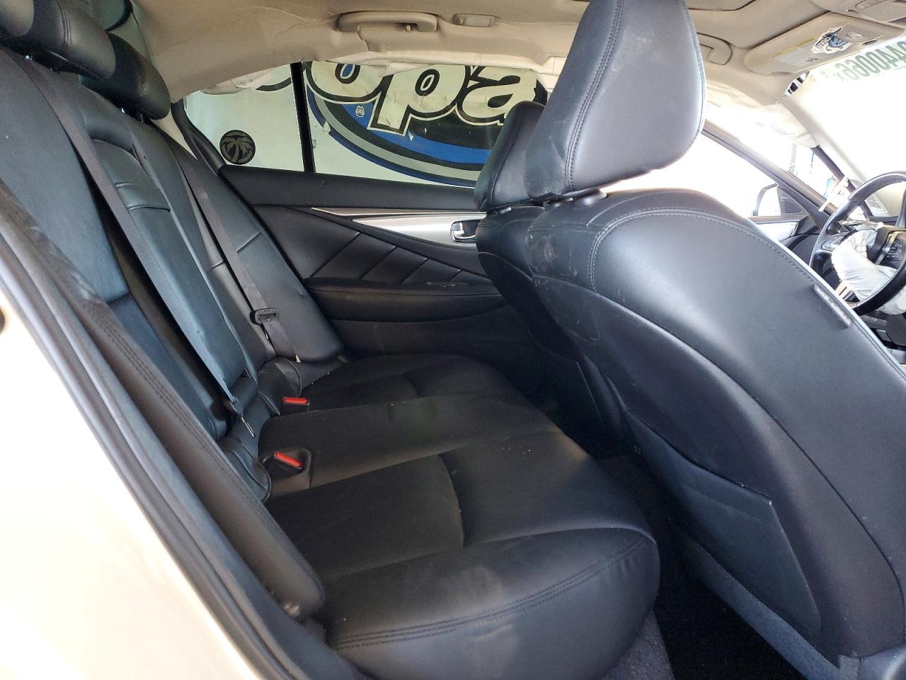 INFINITI Q50 Luxe
