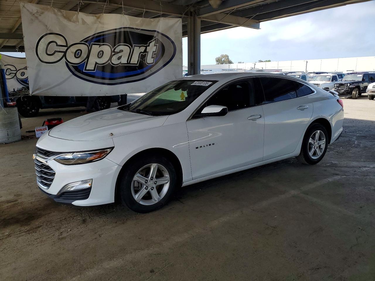 Salvage Chevrolet Malibu Image