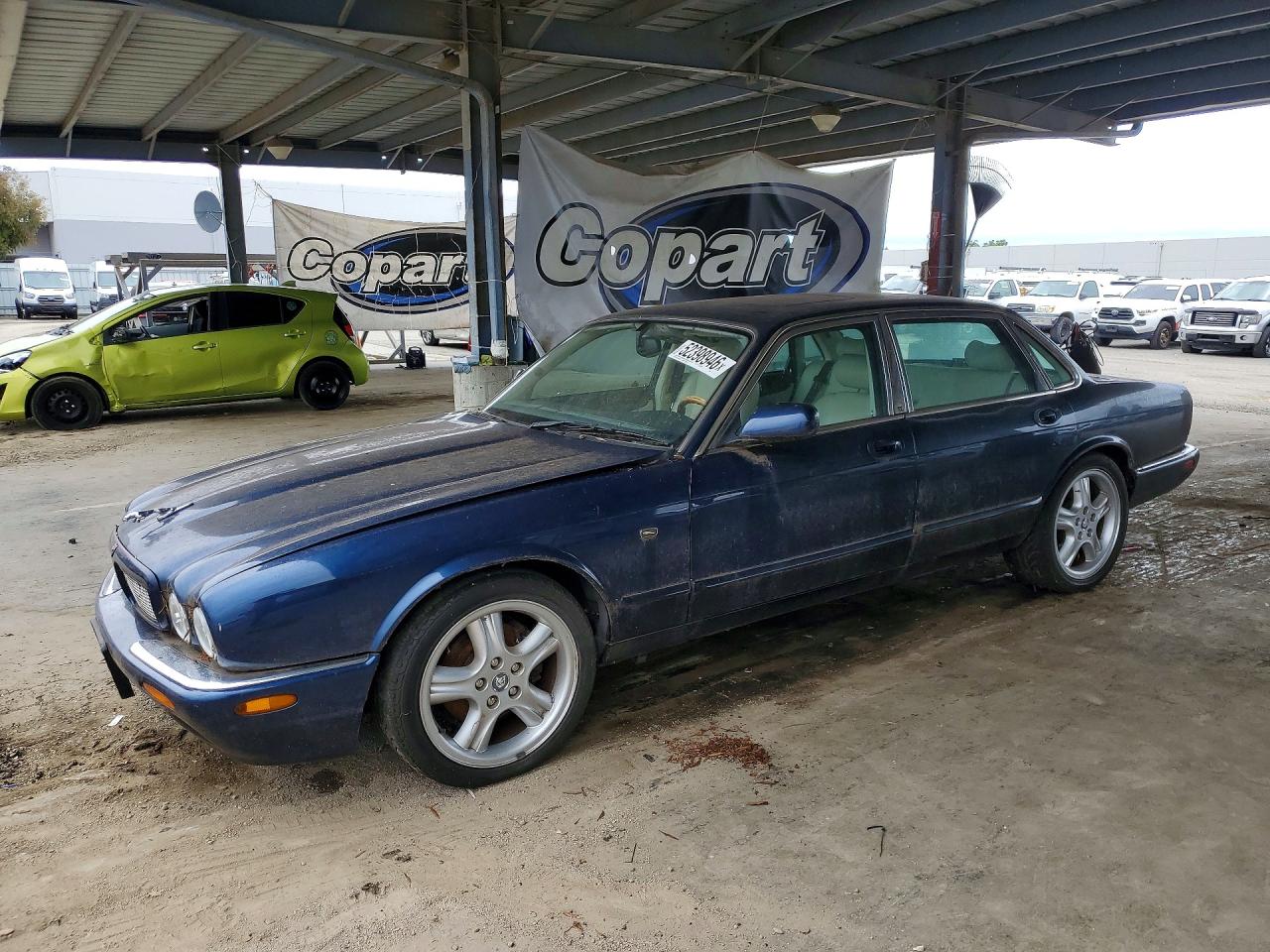 Salvage Jaguar XJR Image