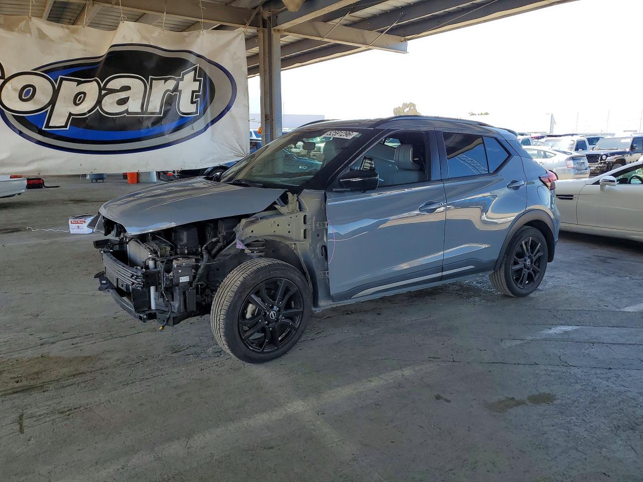 Salvage Nissan Kicks Image