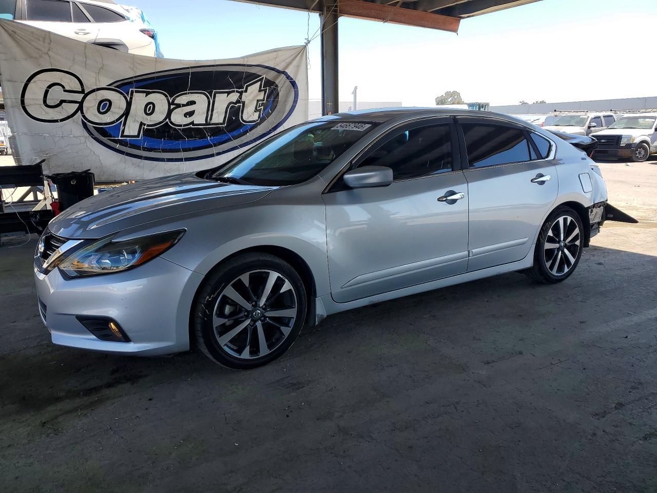 Salvage Nissan Altima Image