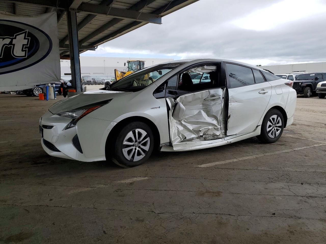 Salvage Toyota Prius Image