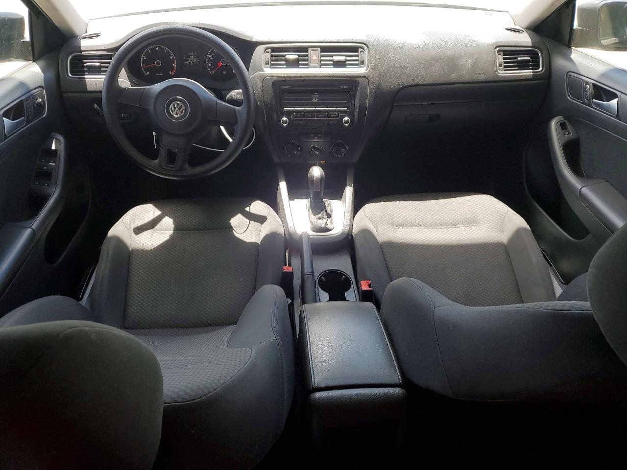 Volkswagen Jetta Base