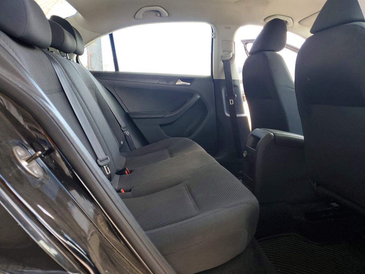 Volkswagen Jetta Base