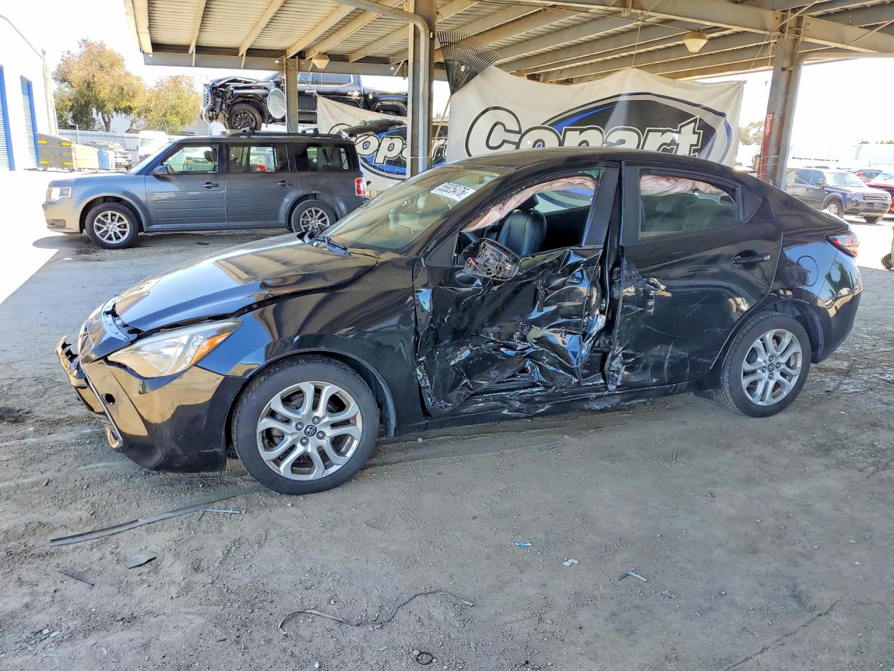 Salvage Toyota Yaris Image