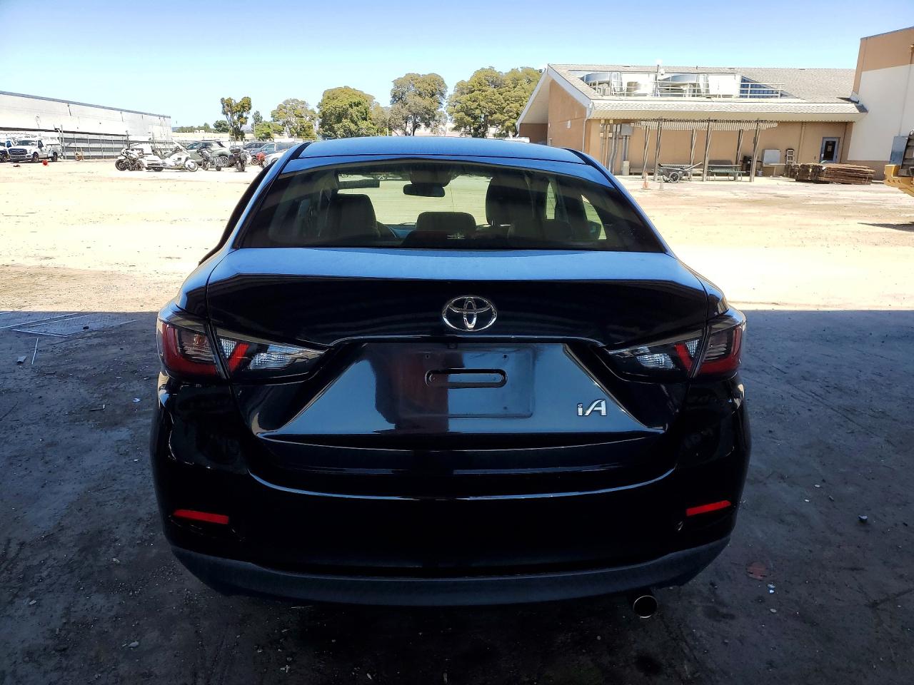 Toyota Yaris Base