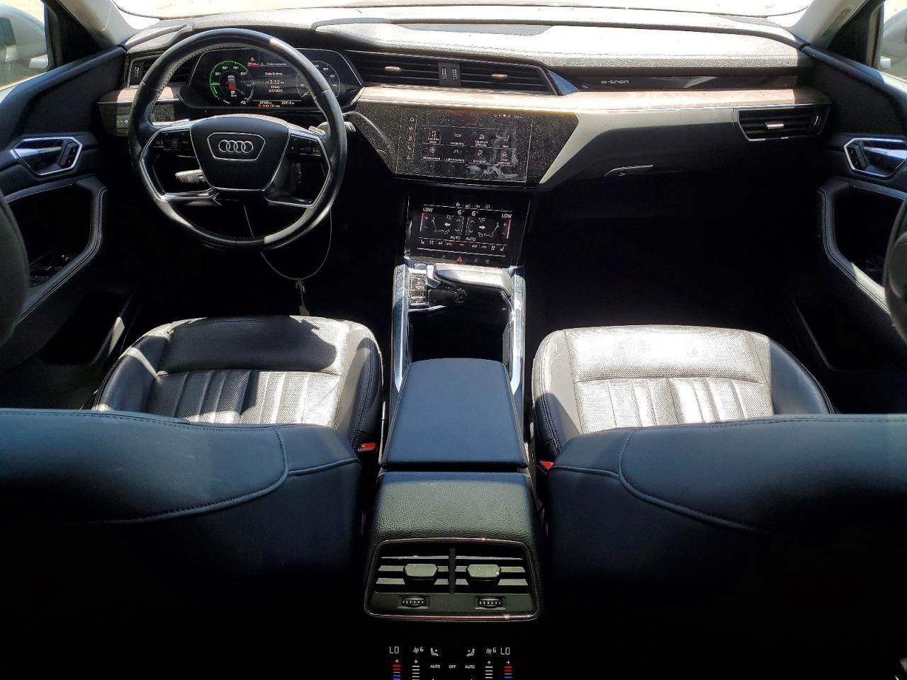 Audi e-tron Premium Plus