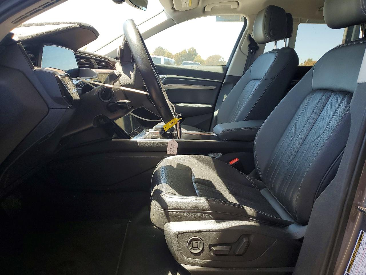 Audi e-tron Premium Plus
