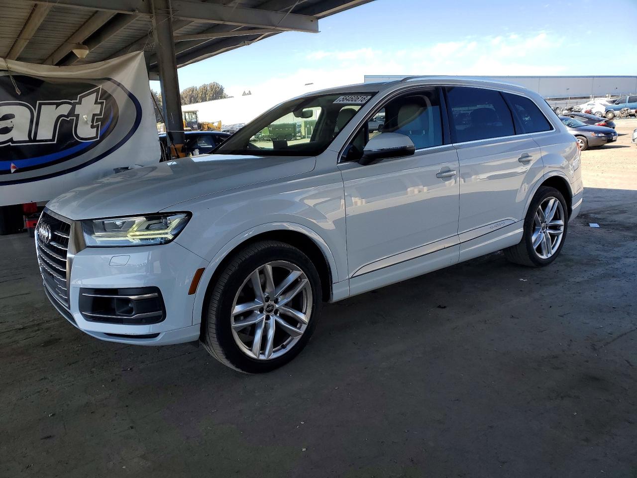 Salvage Audi Q7 Image