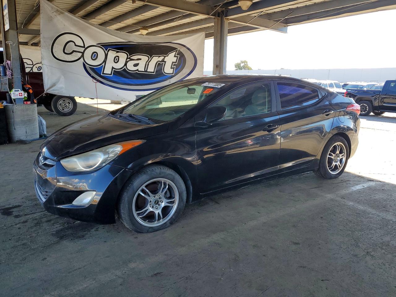 Salvage Hyundai ELANTRA Image