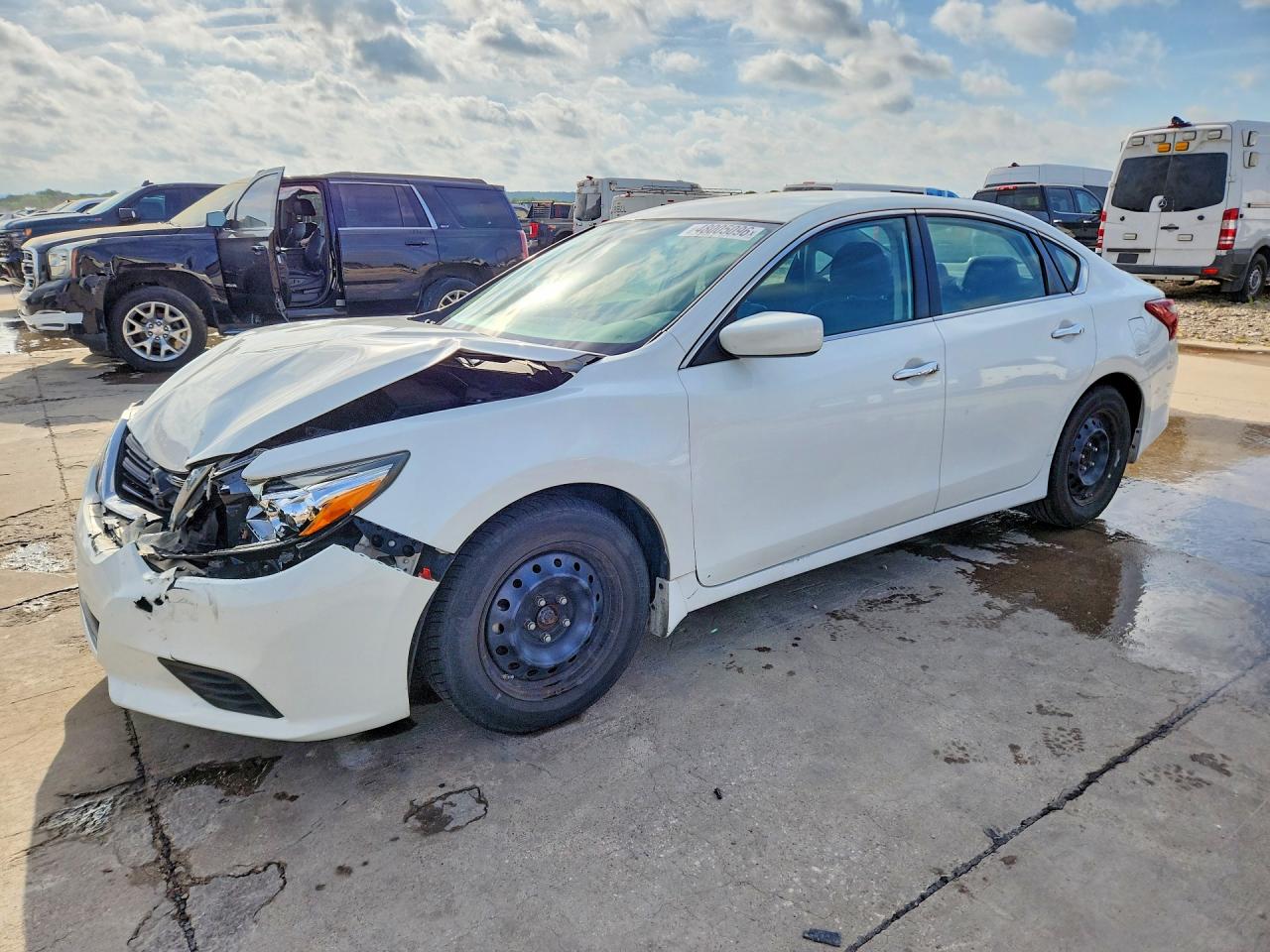 Salvage Nissan Altima Image