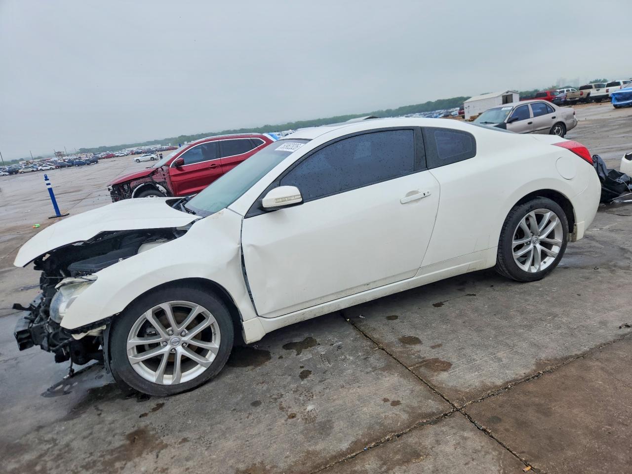 Salvage Nissan Altima Image