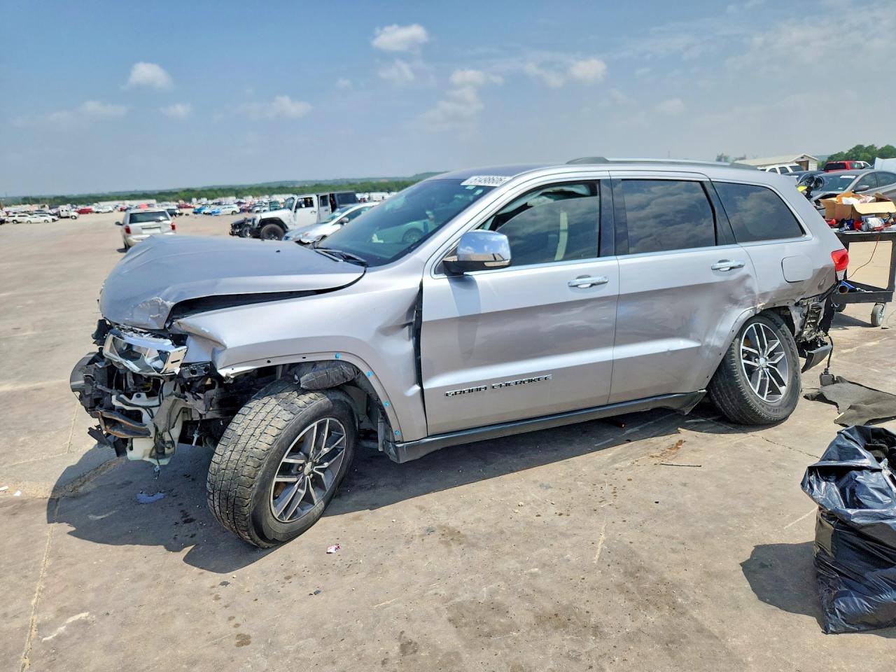 Salvage Jeep Cherokee Image