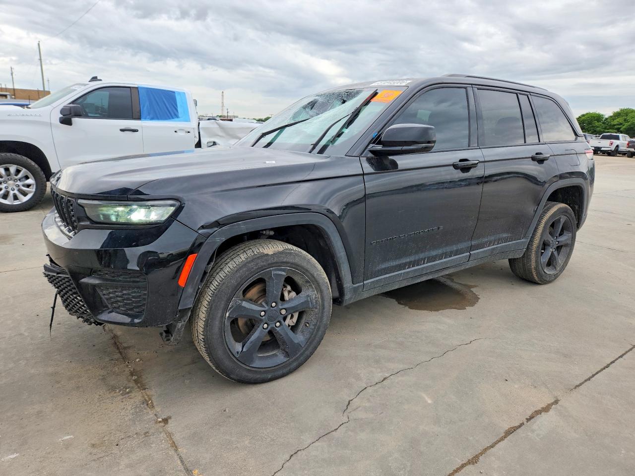 Salvage Jeep Cherokee Image