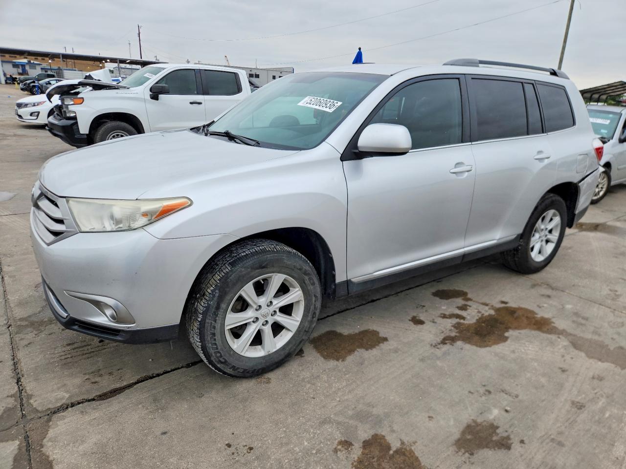 Salvage Toyota Highlander Image