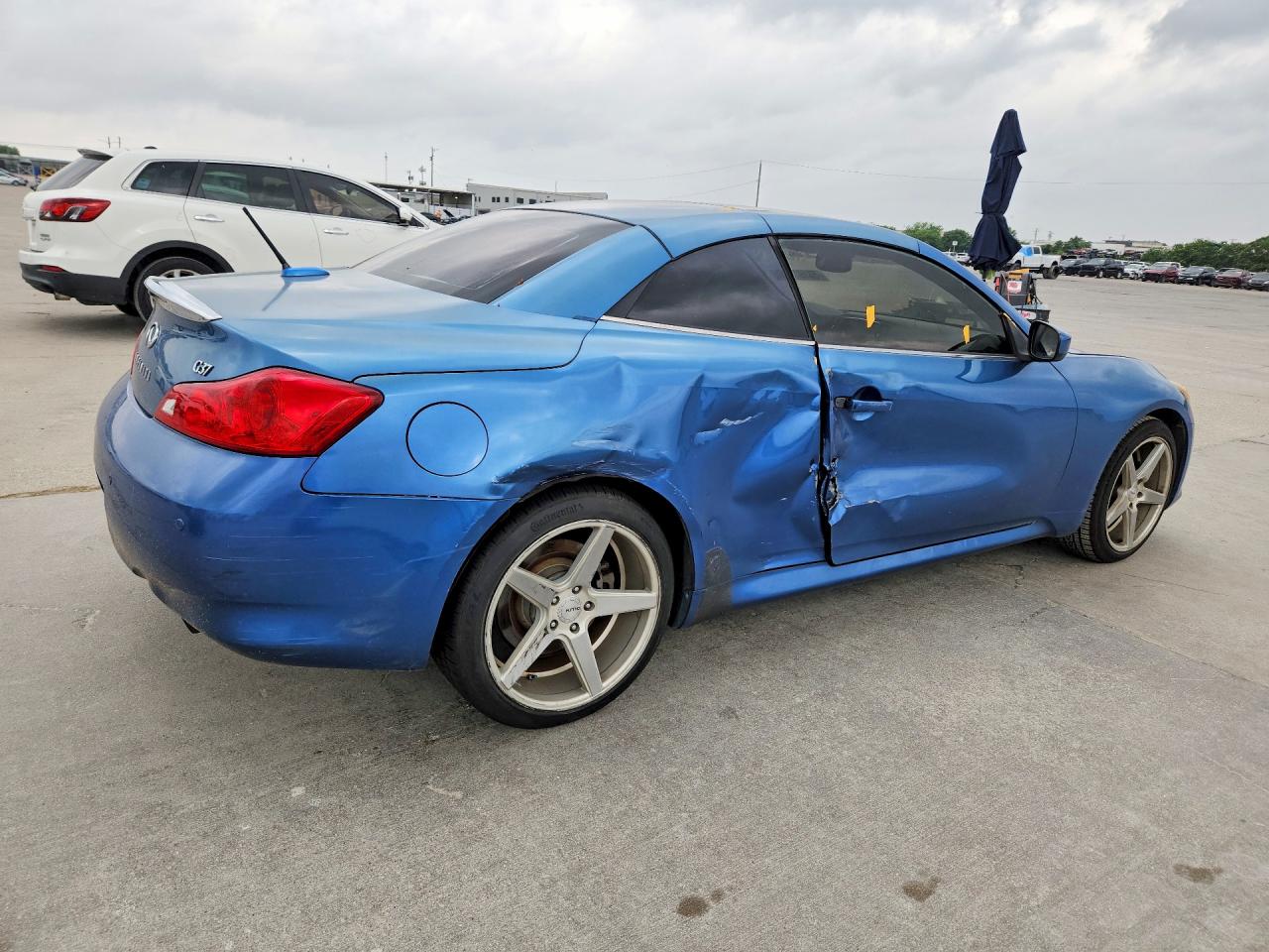 INFINITI G37 Base