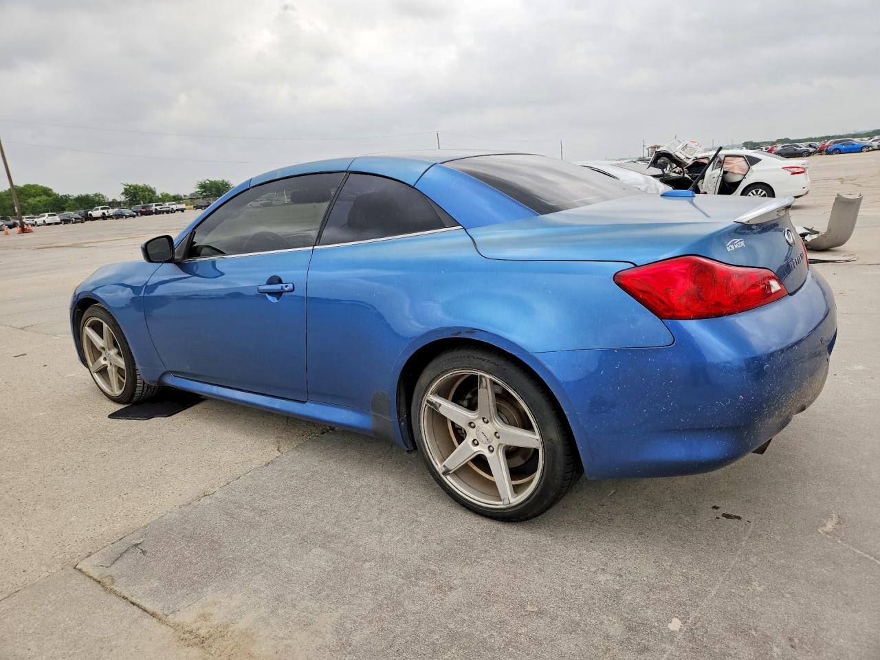 INFINITI G37 Base