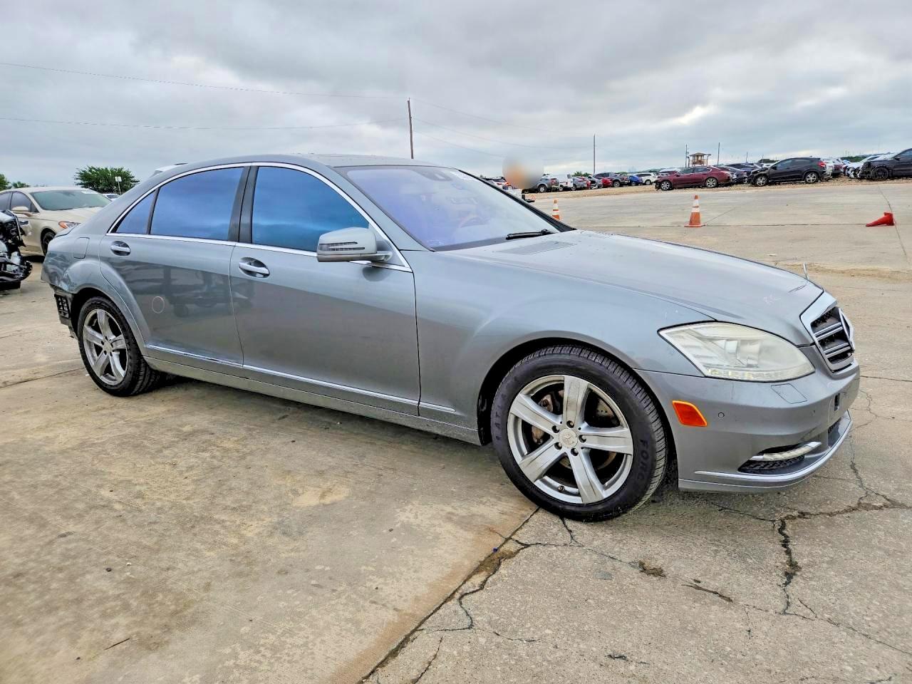 Mercedes-Benz S-Class 550
