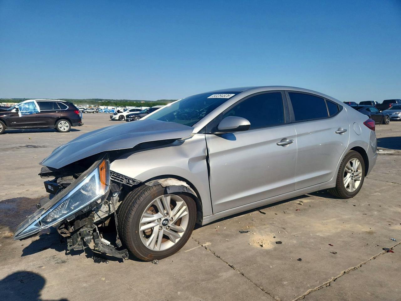 Salvage Hyundai ELANTRA Image