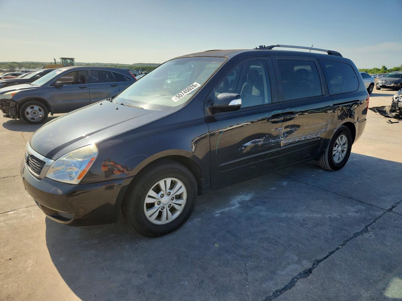 Salvage Kia Sedona Image