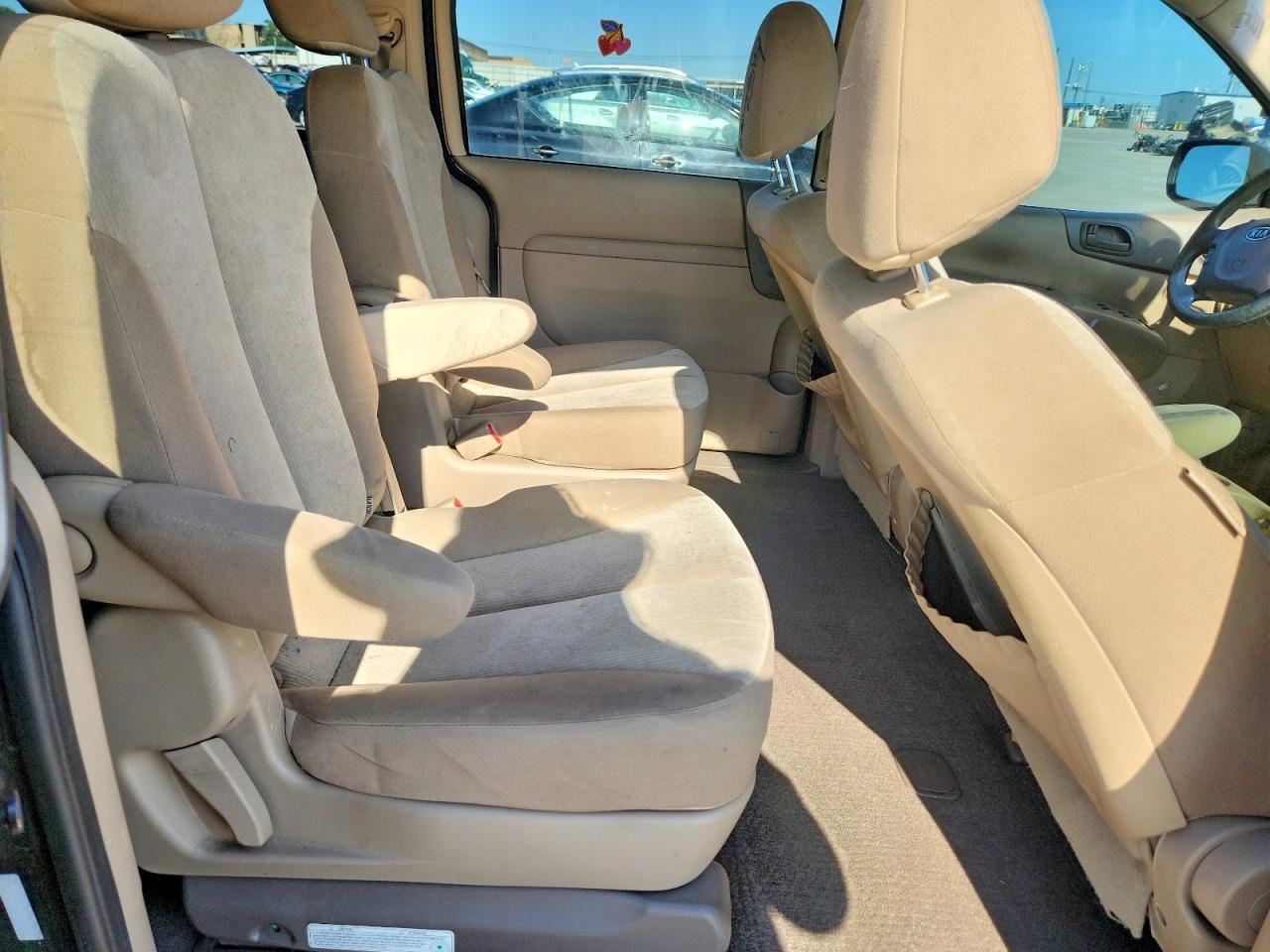 Kia Sedona Lx