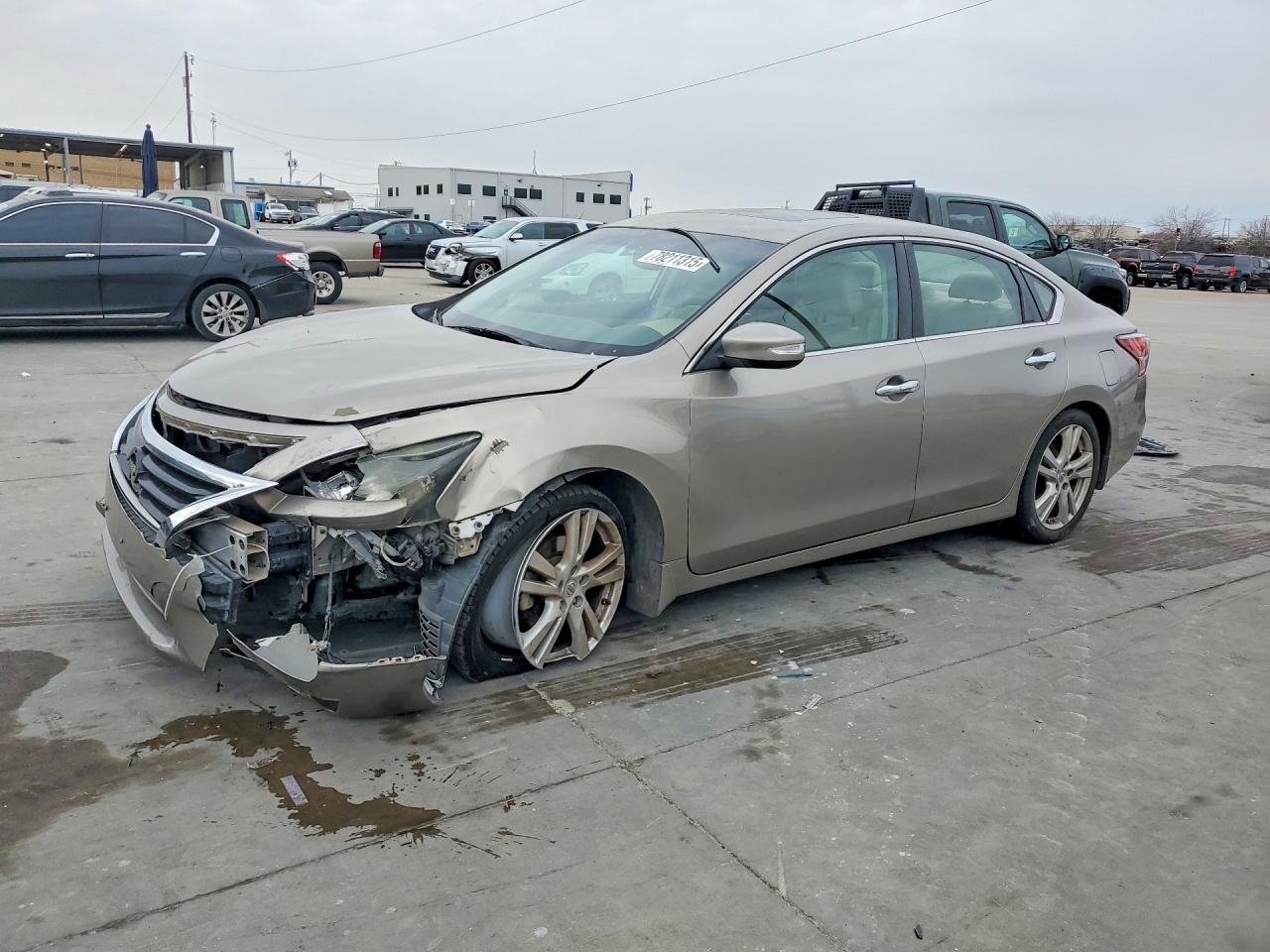 Salvage Nissan Altima Image