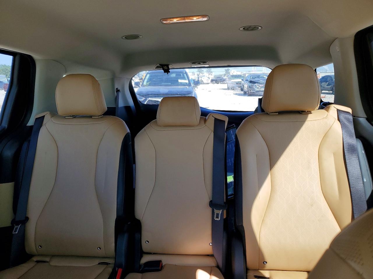 Kia Carnival Lx
