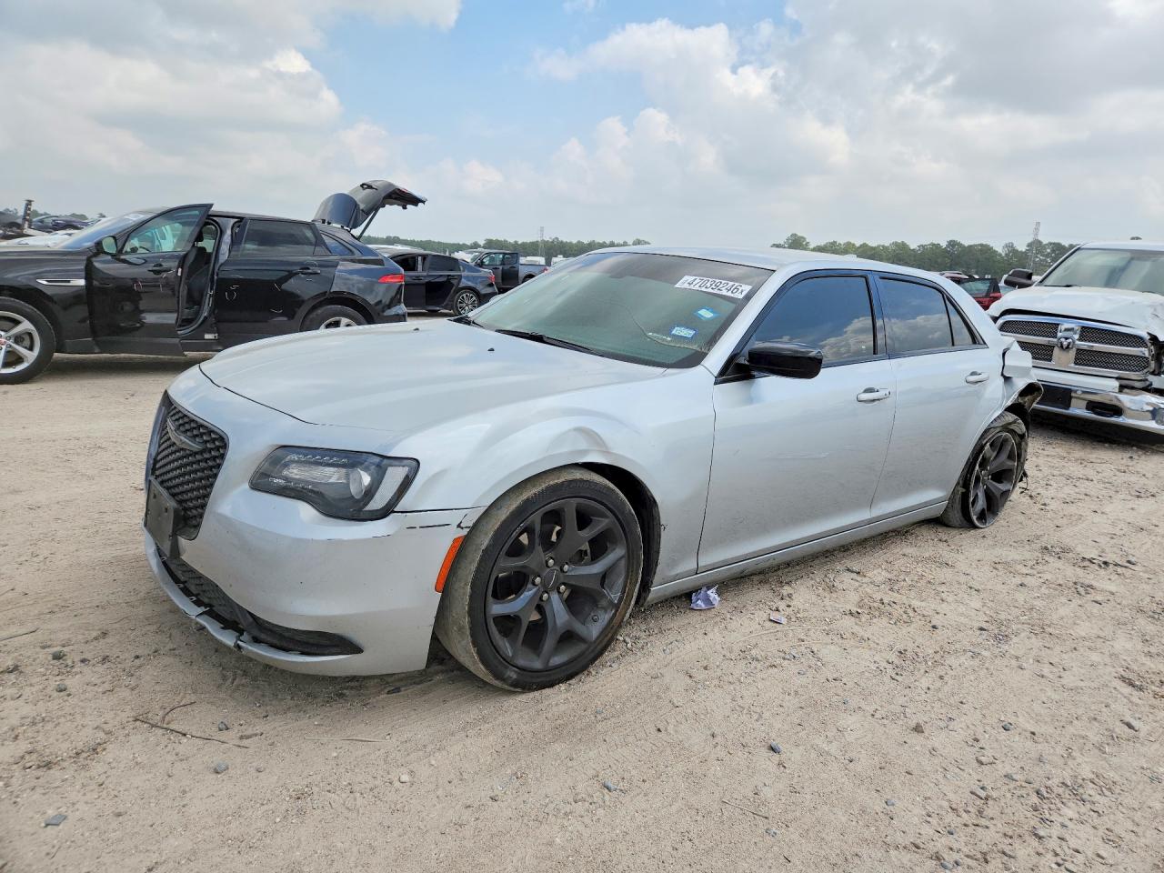 Salvage Chrysler 300 Image