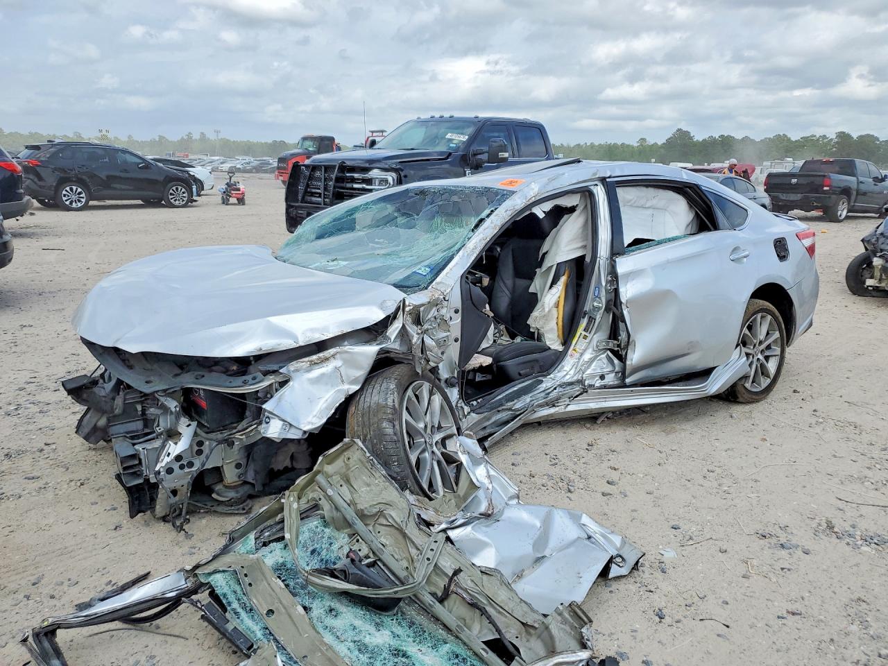 Salvage Toyota Avalon Image