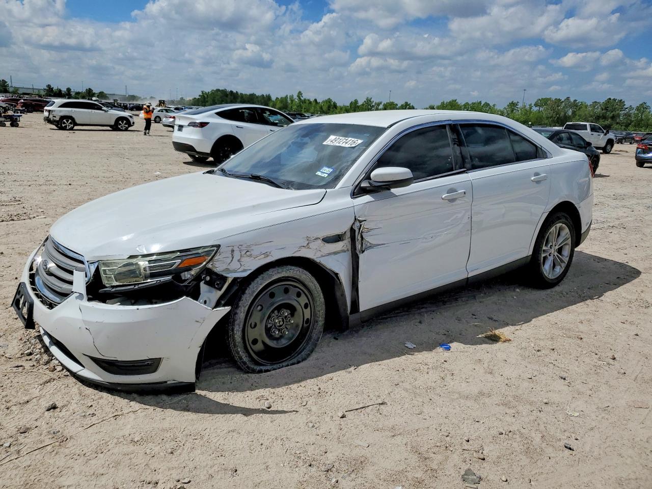 Salvage Ford Taurus Image