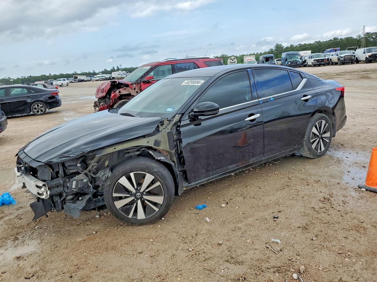 Salvage Nissan Altima Image