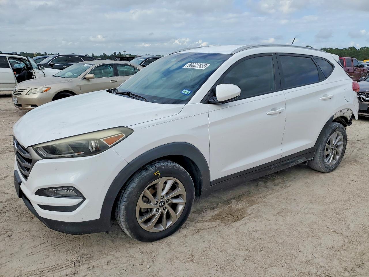 Salvage Hyundai TUCSON Image