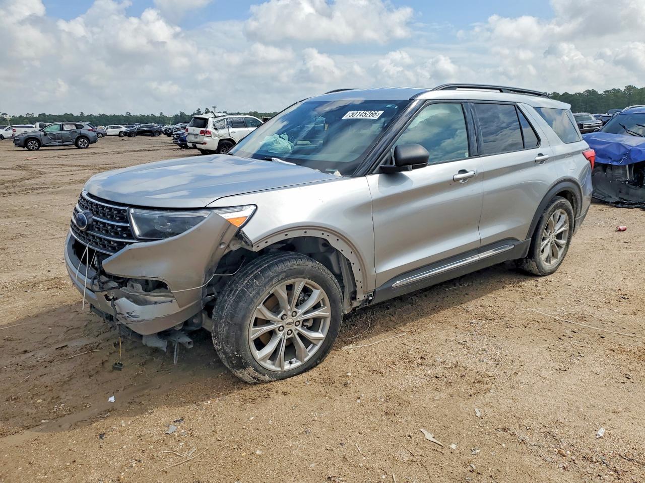 Salvage Ford Explorer Image