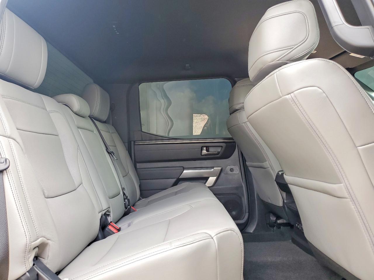 Toyota Tundra Sr5