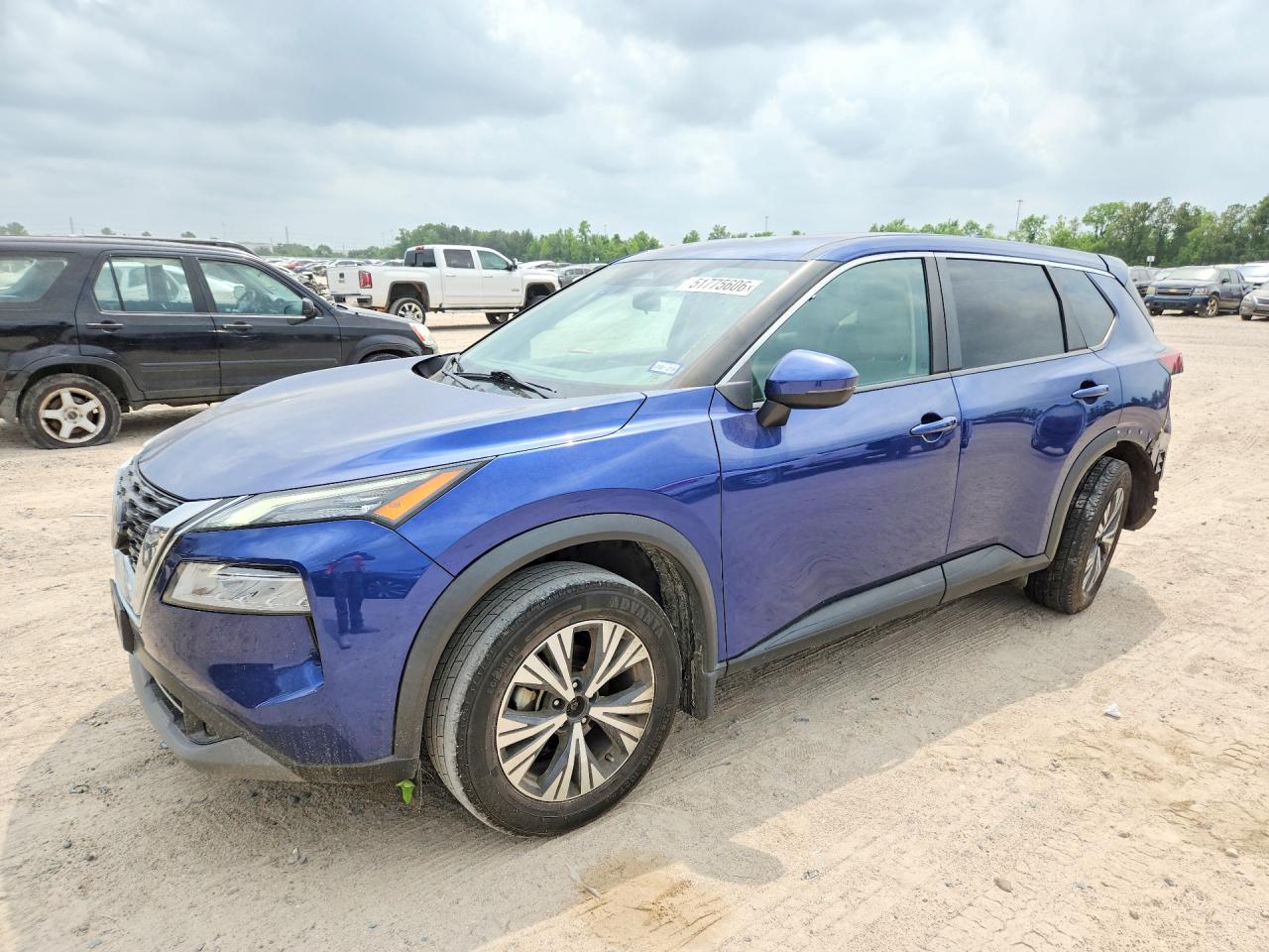 Salvage Nissan Rogue Image