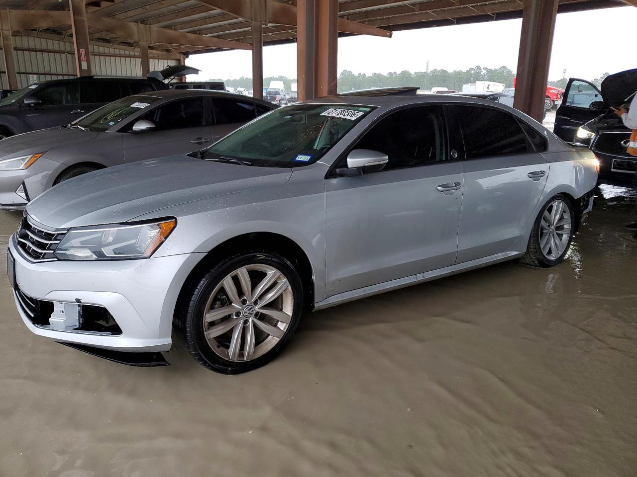 Salvage Volkswagen Passat Image