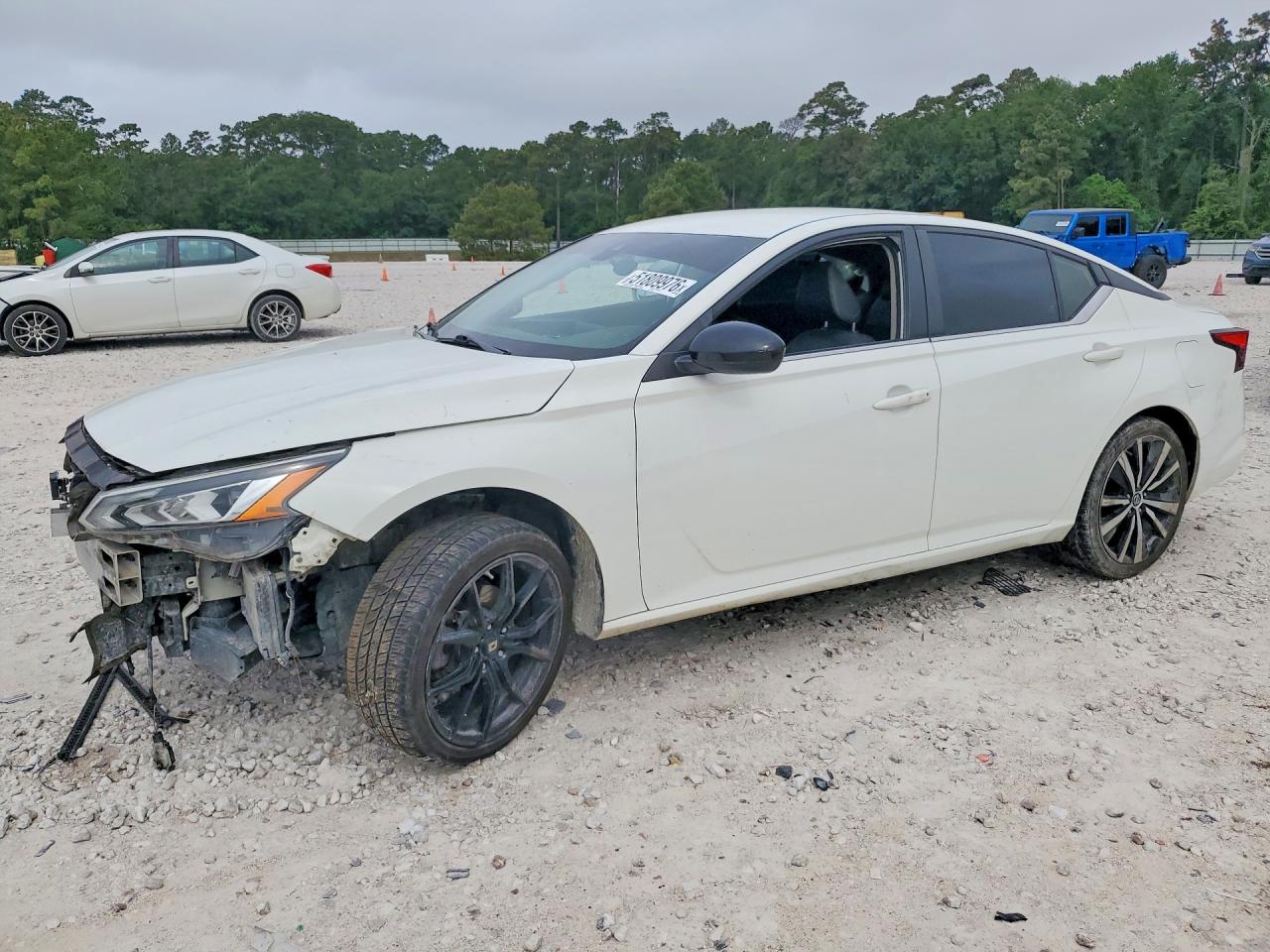 Salvage Nissan Altima Image