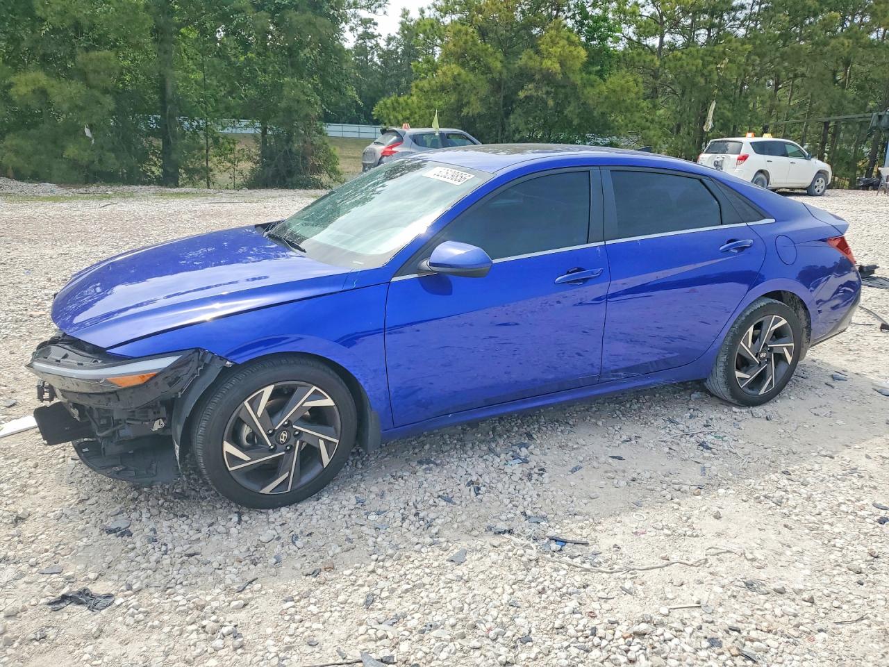 Salvage Hyundai ELANTRA Image