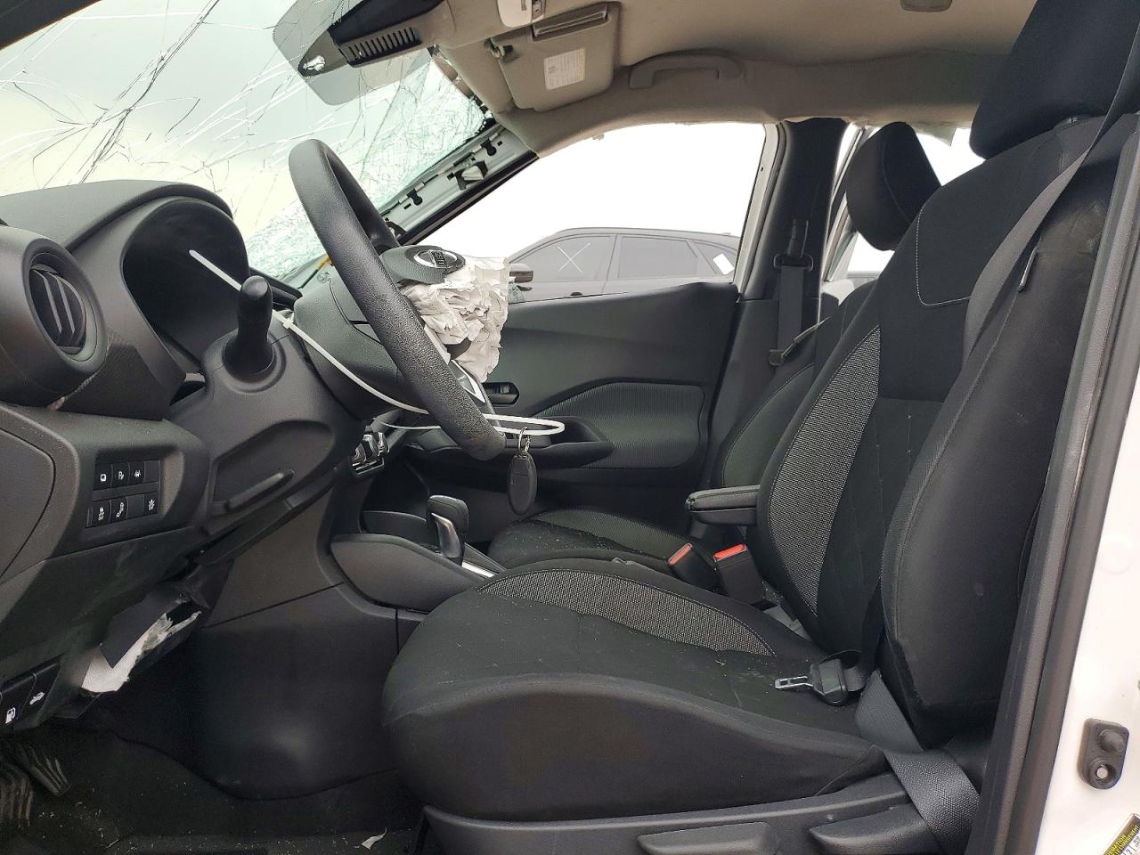 Nissan Kicks S