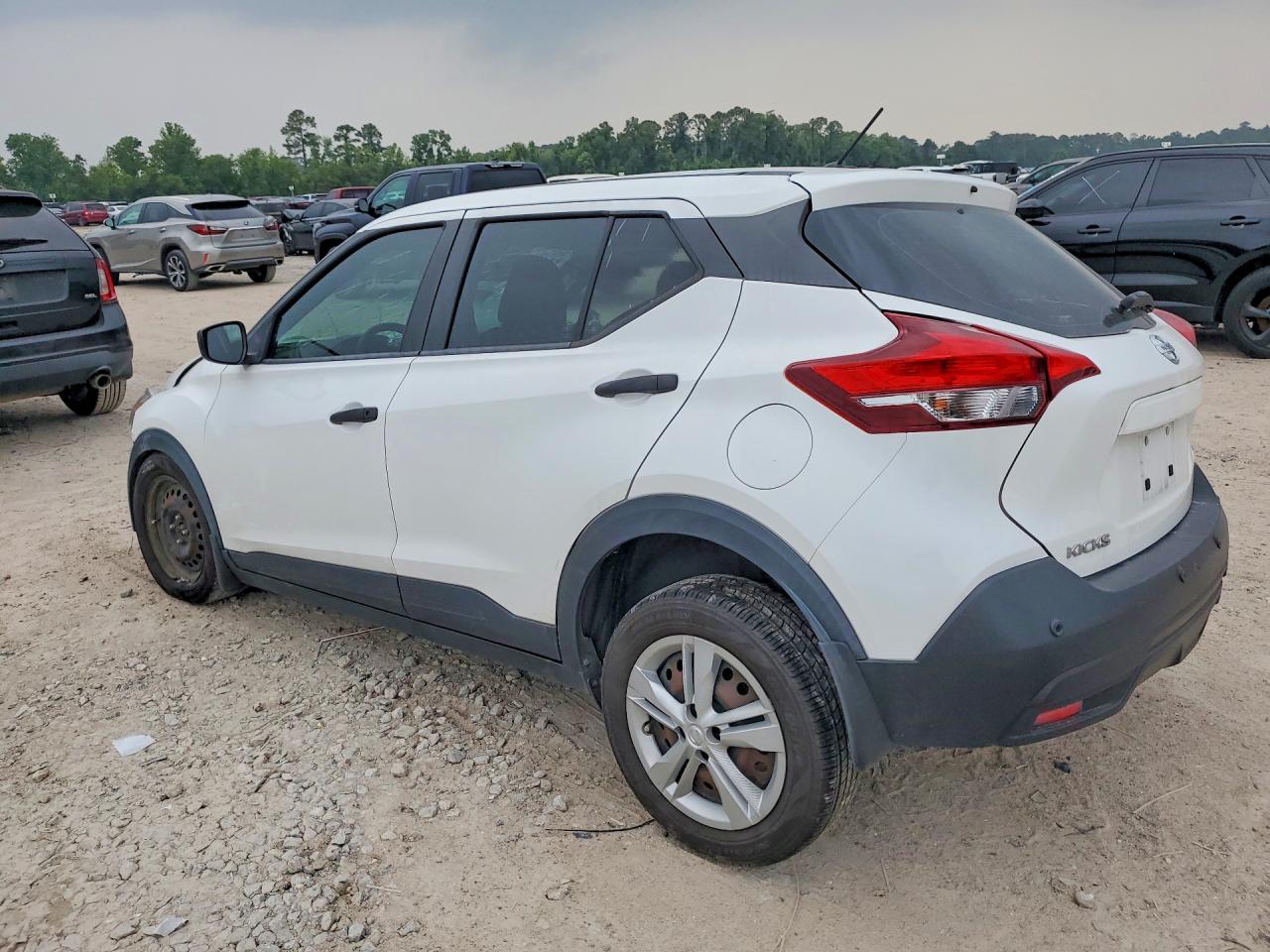 Nissan Kicks S