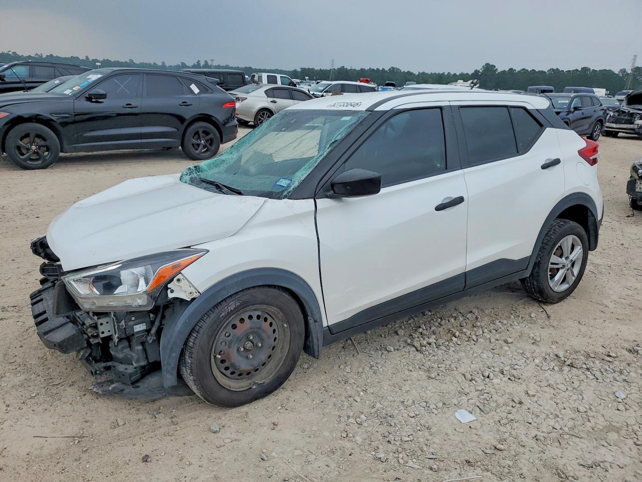 Salvage Nissan Kicks Image