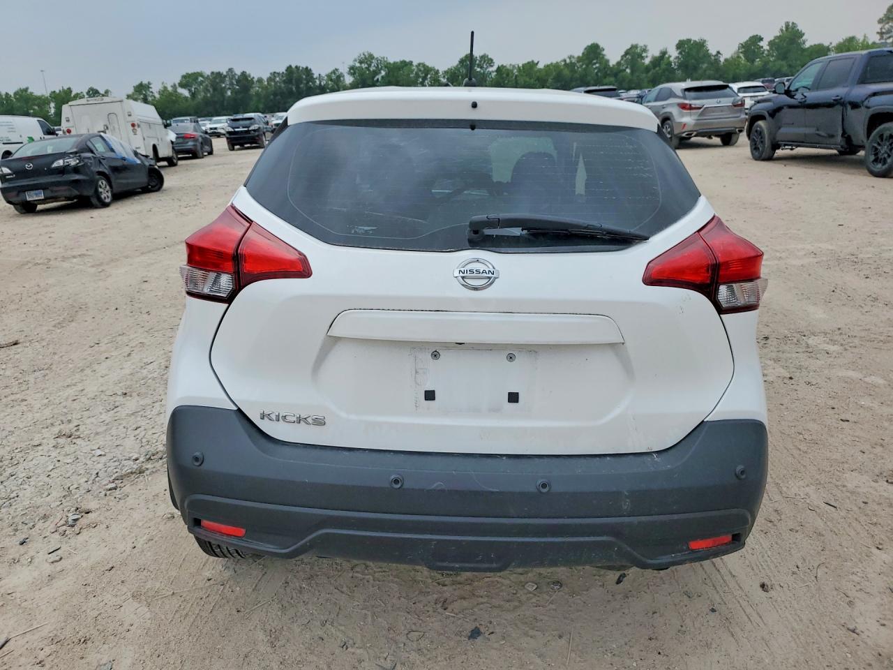 Nissan Kicks S