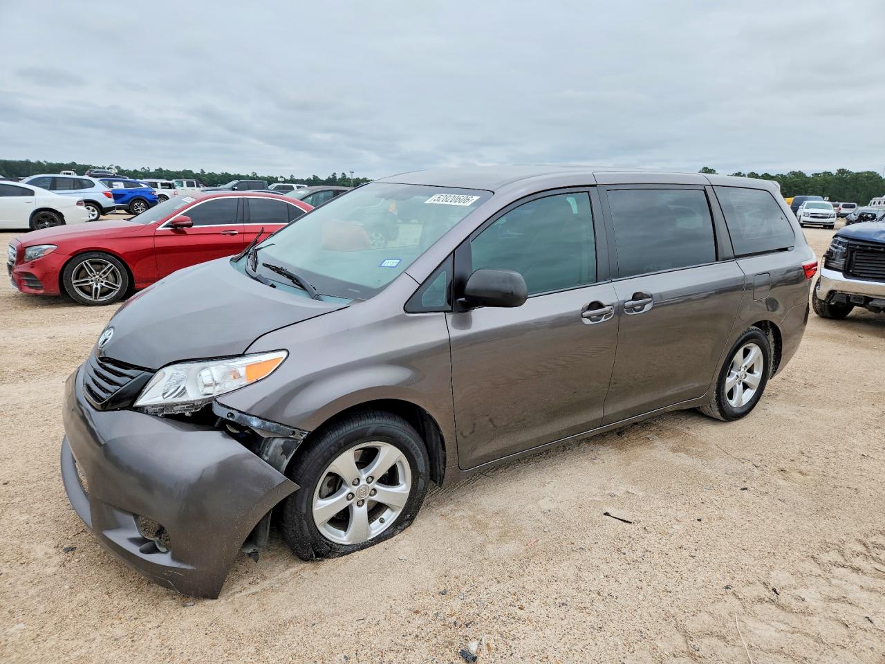 Salvage Toyota Sienna Image