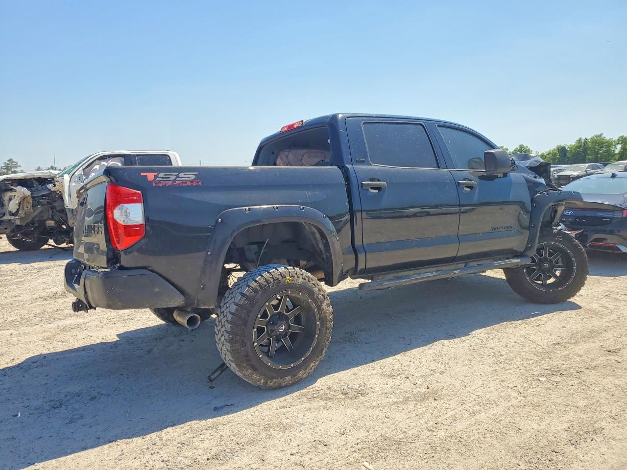 Toyota Tundra Crewmax Sr5