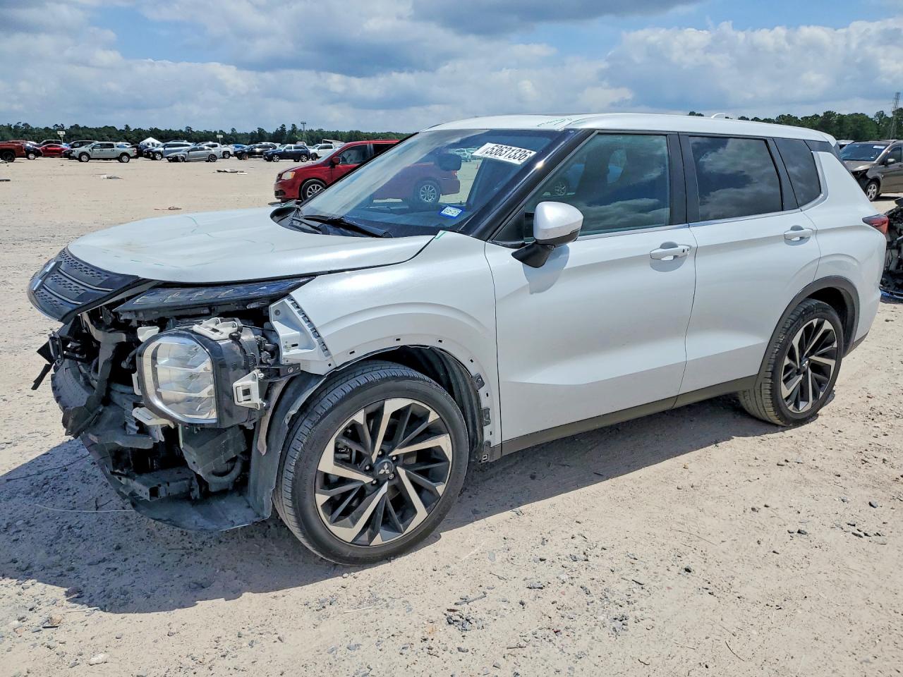 Salvage Mitsubishi Outlander Image